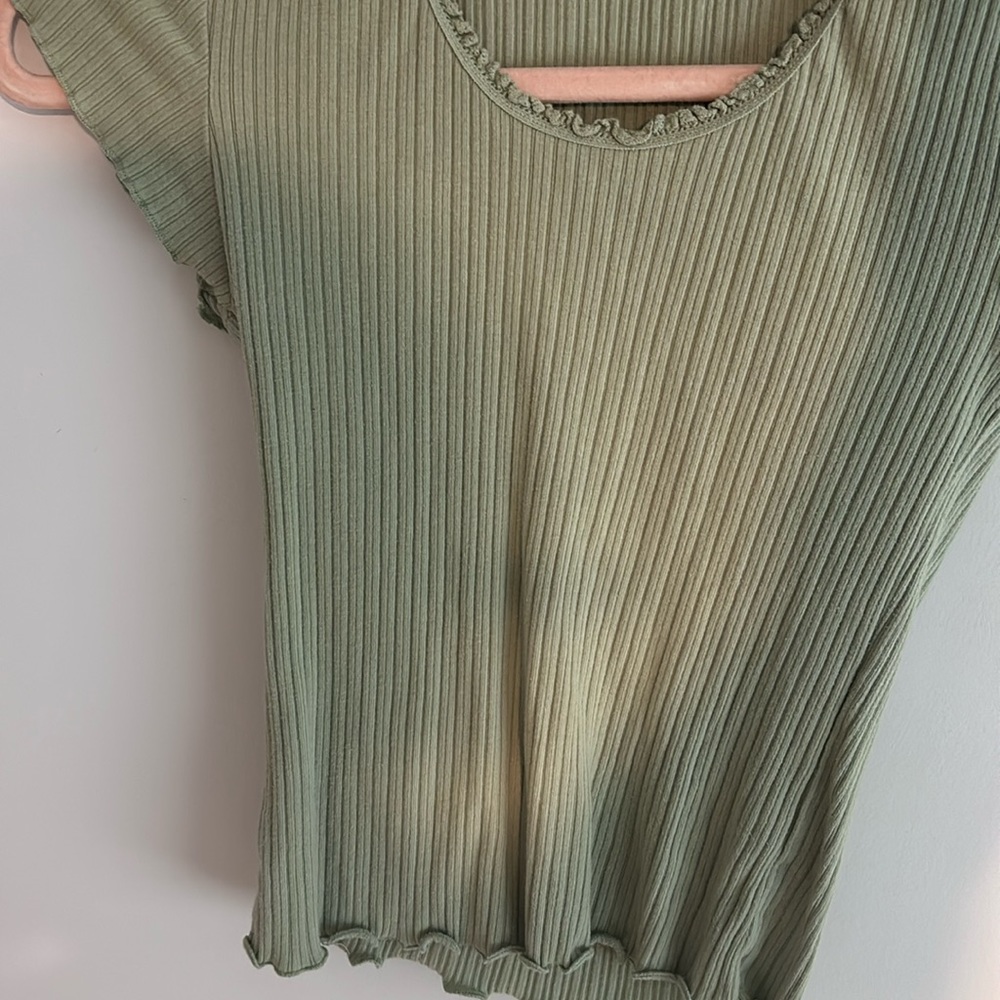 Leaf green shirt sleeve blouse